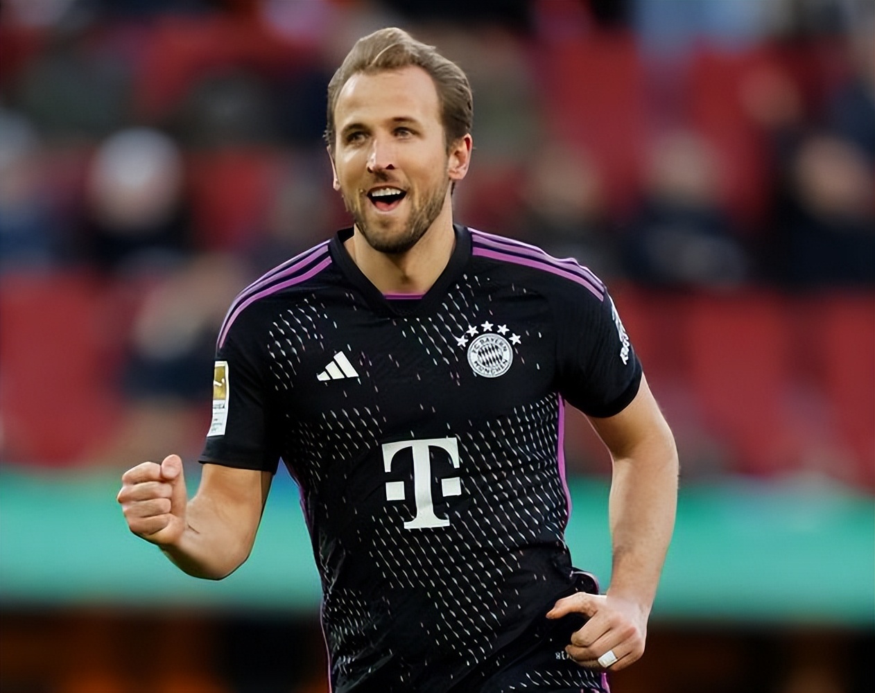 包含凯恩迎来十二赛季出色发挥，德国队观众热烈欢呼！气势如虹延续的词条