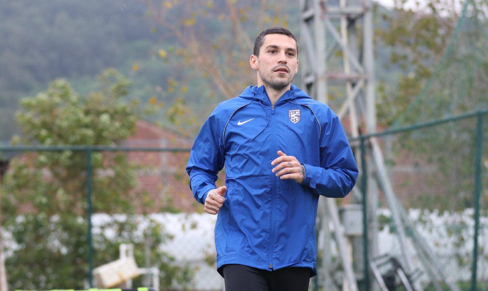 九游苹果手机游戏武汉三镇训练开放日，转会期临场应变引欢呼，社区盾在即，球探报告显示潜力的简单介绍